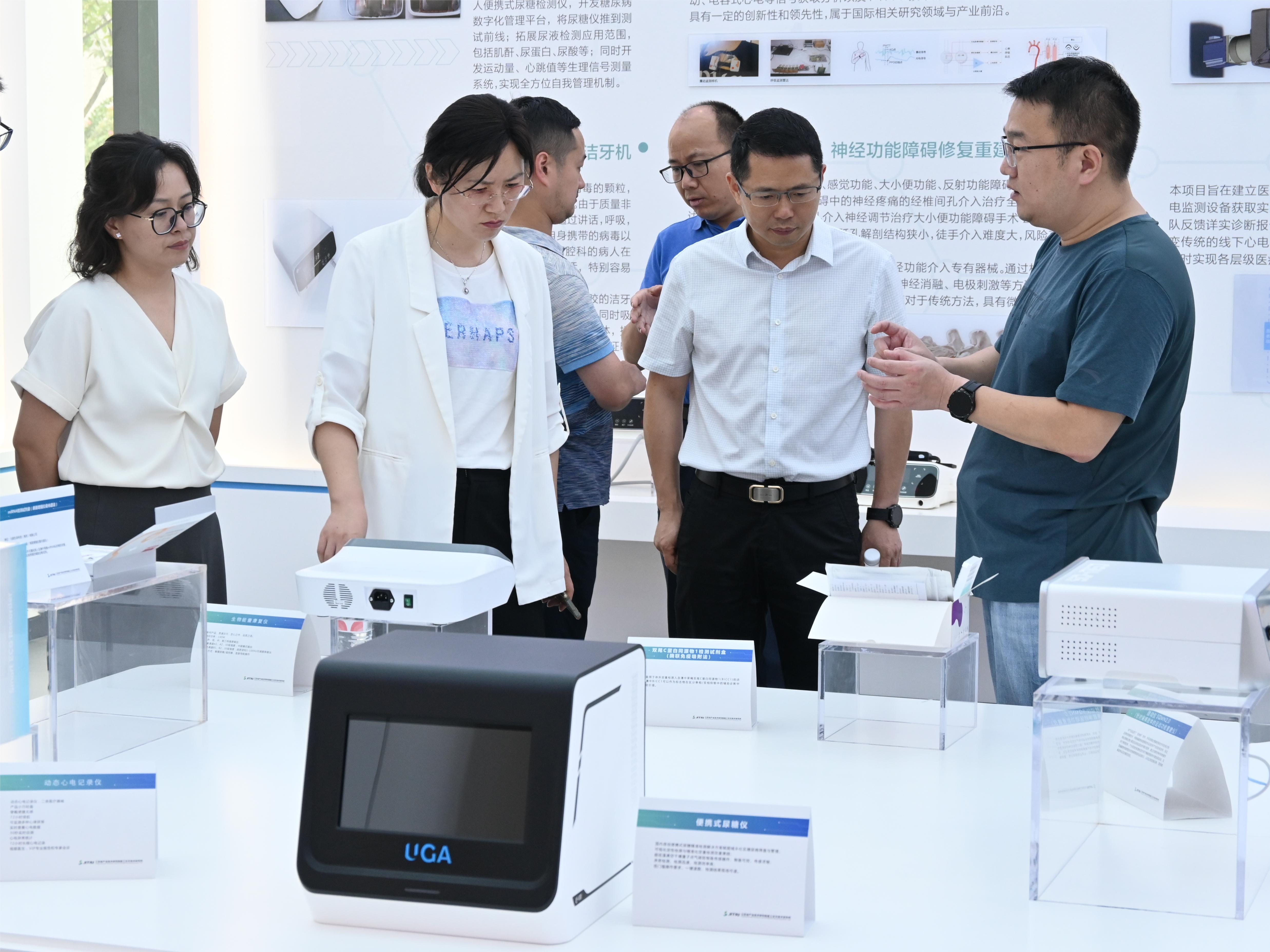 江苏产研院/长三角国创中心研发载体管理专项工作组调研集萃医工交叉所 